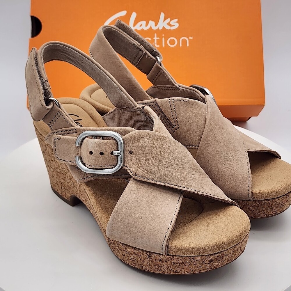 NEW - Clarks Collection Giselle Dove Wedge Sandals Taupe Nubuck Women's US 6.5 M